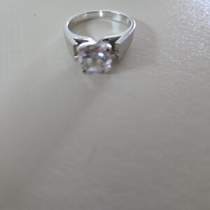 Single Cz Stone On 14 Ct Band